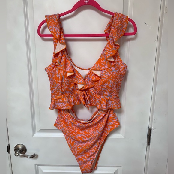 Eloquii Sweetheart Neckline One Piece Swimsuit with Cutout Size 18 - Picture 4 of 5